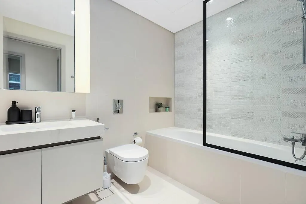 Apartment First Class 1Br Stunning Marina & Palm View Dubai