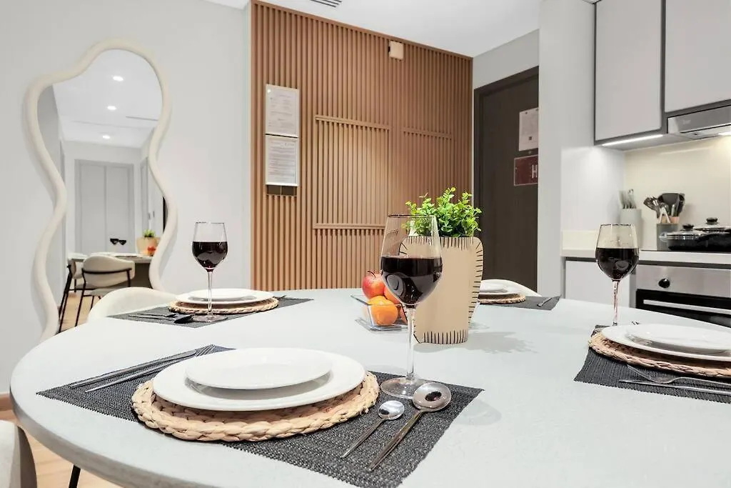 First Class 1Br Stunning Marina & Palm View Dubai