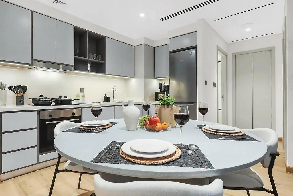 Apartment First Class 1Br Stunning Marina & Palm View Dubai